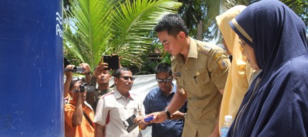 Bupati Tanjab Timur Zumi Zola